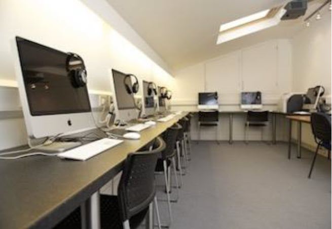 Telepod Max - Broadband Hub Meeting Room